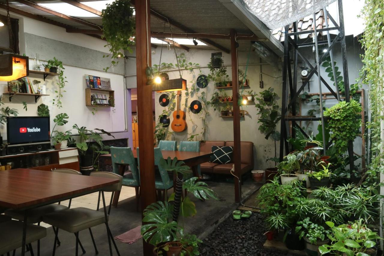 Semeru Hostel Malang (Adults Only) מראה חיצוני תמונה