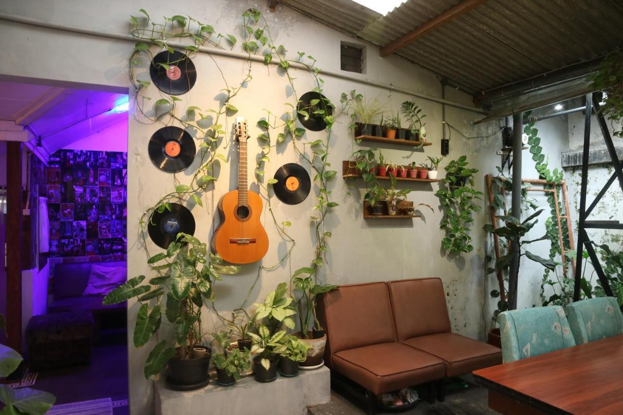 Semeru Hostel Malang (Adults Only) מראה חיצוני תמונה