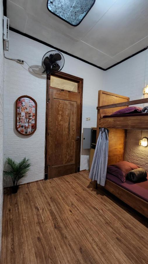 Semeru Hostel Malang (Adults Only) מראה חיצוני תמונה
