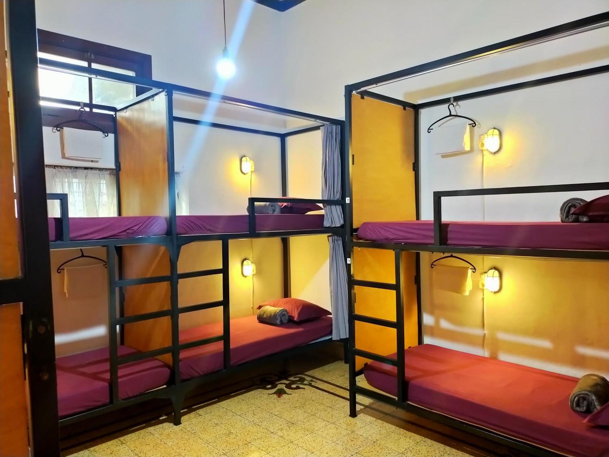 Semeru Hostel Malang (Adults Only) מראה חיצוני תמונה