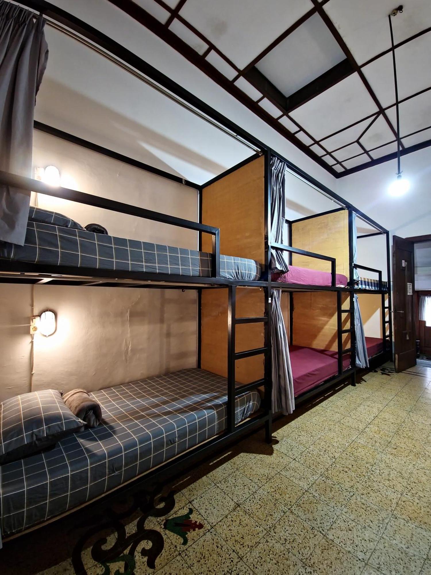 Semeru Hostel Malang (Adults Only) מראה חיצוני תמונה